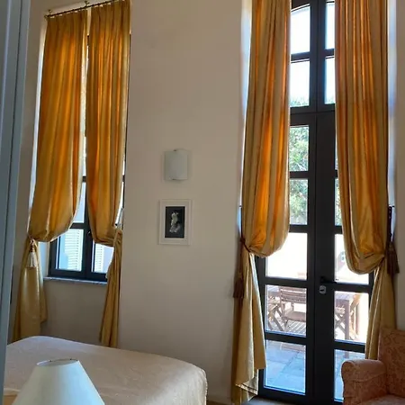 Miramare Apartments&suites Апарт-готель