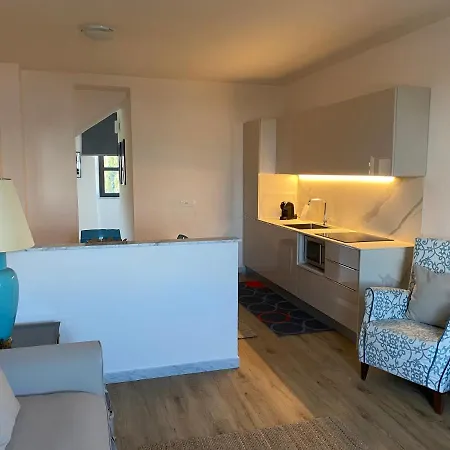 Апарт-готель Miramare Apartments&suites 3*