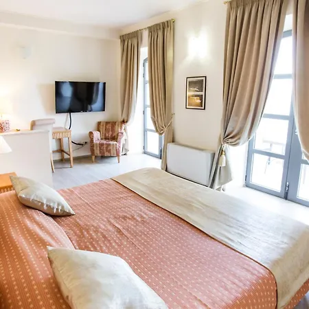 Апарт-готель Miramare Apartments&suites Ла-Спеція