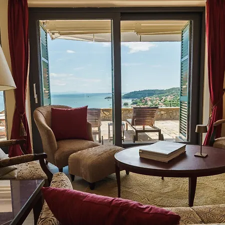 Aparthotel Miramare Apartments&suites 4*