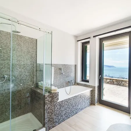 Aparthotel Miramare Apartments&suites La Spezia