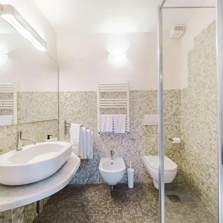 アパートホテル Miramare Apartments&suites 4*