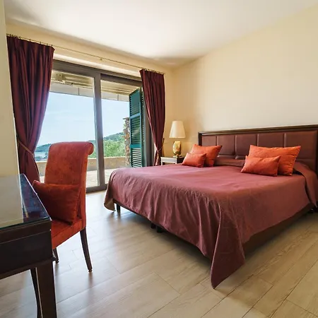 アパートホテル Miramare Apartments&suites ラ・スペツィア