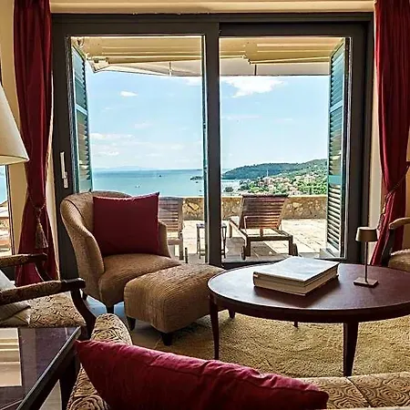 Aparthotel Miramare Apartments&suites La Spezia