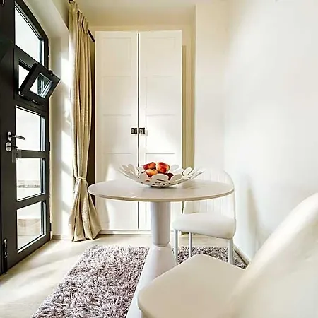 Апарт-отель Miramare Apartments&suites 4*