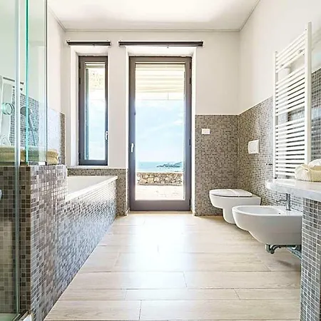 Апарт-отель Miramare Apartments&suites
