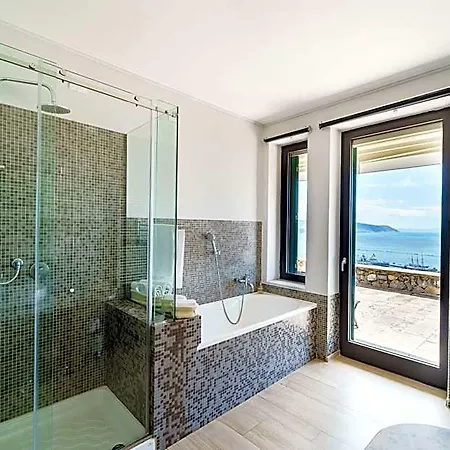 Апарт-отель Miramare Apartments&suites