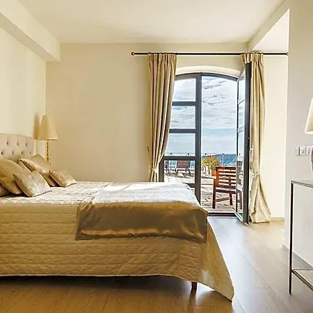 Miramare Apartments&suites Апарт-отель 4*
